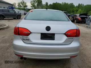 2013 Volkswagen Jetta SE z VIN 3VWDX7AJ3DM450464, wystawiony jako Copart lot #55464505 z przebiegiem 201 001 mil mil oraz Nie do naprawy • Non repairable. Historia ofert i sprzedaży dostępna na DreamBid. Obrazek 6.