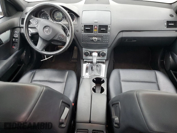 2009 Mercedes-Benz C 300 Sport z VIN WDDGF54X69R042463, wystawiony jako Copart lot #59370655 z przebiegiem 130 016 mil mil oraz Szkoda całkowita • Salvage title. Historia ofert i sprzedaży dostępna na DreamBid. Obrazek 8.
