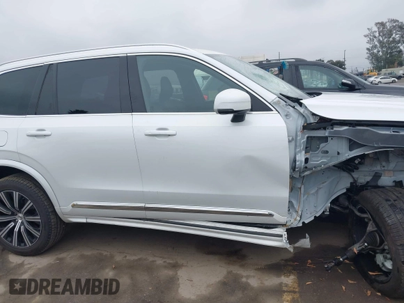 2024 Volvo XC90 Plus Bright Theme with VIN YV4062PE6R1226477, listed as a IAAI auction lot 41882985 with 15,057 mi miles and . Bid and sale history available at DreamBid. Image 14.