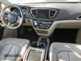 2017 Chrysler Pacifica Limited with VIN 2C4RC1GG2HR836062, listed as a Copart auction lot 50992405 with 135,333 mi miles and Salvage Title. Bid and sale history available at DreamBid. Image 8.