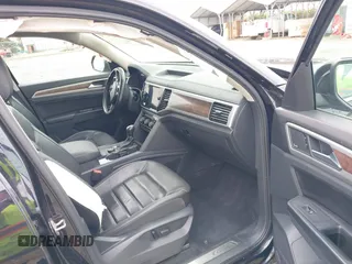 2018 Volkswagen Atlas SEL Premium z VIN 1V2NR2CAXJC554740, wystawiony jako IAAI lot #41773681 z przebiegiem 83 296 mil mil oraz . Historia ofert i sprzedaży dostępna na DreamBid. Obrazek 5.
