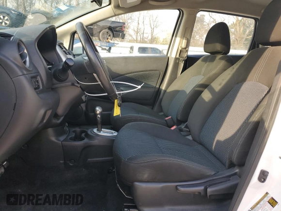 2019 Nissan Note SV z VIN 3N1CE2CP4KL366166, wystawiony jako Copart lot #48246715 z przebiegiem 114 880 mil mil oraz Szkoda całkowita • Salvage title. Historia ofert i sprzedaży dostępna na DreamBid. Obrazek 7.
