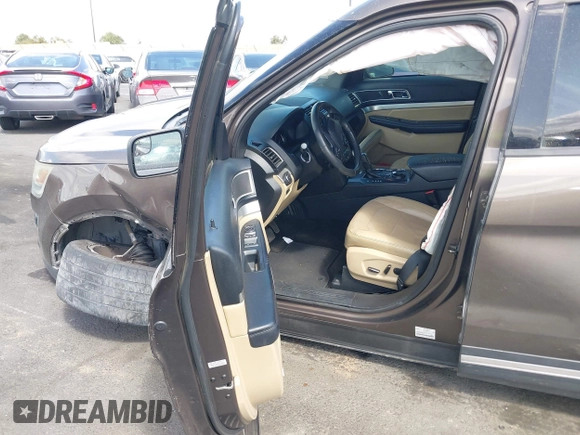 2016 Ford Explorer XLT with VIN 1FM5K7D88GGB06492, listed as a IAAI auction lot 41955740 with 1 mi miles. Bid and sale history available at carsss.com. Image 5.