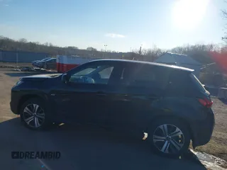 2023 Mitsubishi Outlander ES z VIN JA4ARUAU1PU011685, wystawiony jako IAAI lot #41575031 z przebiegiem 57 068 mil mil oraz . Historia ofert i sprzedaży dostępna na DreamBid. Obrazek 14.