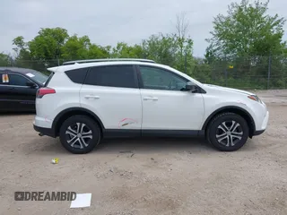 2017 Toyota RAV4 LE с VIN 2T3BFREVXHW647593, выставлен на аукционе IAAI как лот 42512350 с пробегом 120 448 миль миль и . История ставок и продаж доступна на DreamBid. Изображение 13.