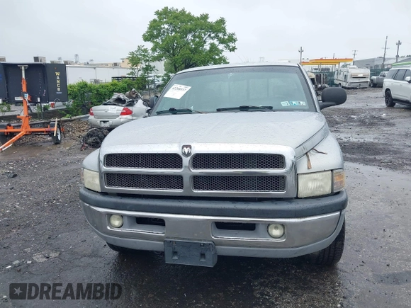 1999 Dodge 1500 z VIN 1B7HC13Z2XJ568376, wystawiony jako IAAI lot #42208937 z przebiegiem 232 834 mil mil oraz . Historia ofert i sprzedaży dostępna na DreamBid. Obrazek 13.