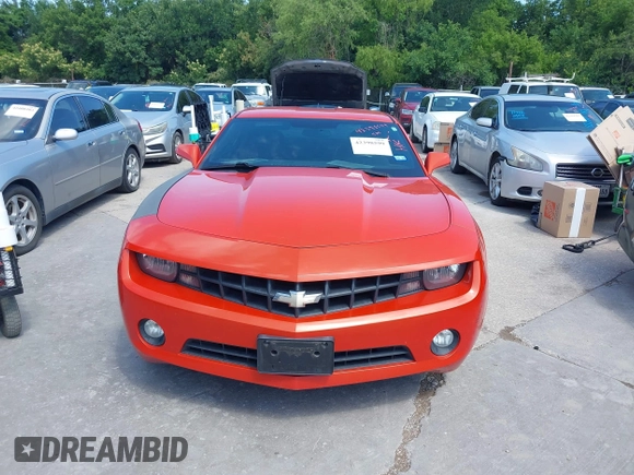 2013 Chevrolet Camaro LT z VIN 2G1FB1E35D9200406, wystawiony jako IAAI lot #42398599 z przebiegiem 118 700 mil mil oraz . Historia ofert i sprzedaży dostępna na DreamBid. Obrazek 12.