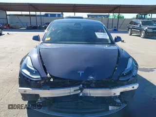 2022 Tesla Model 3 Long Range z VIN 5YJ3E1EB9NF197127, wystawiony jako IAAI lot #41366323 z przebiegiem 56 559 mil mil oraz . Historia ofert i sprzedaży dostępna na DreamBid. Obrazek 13.