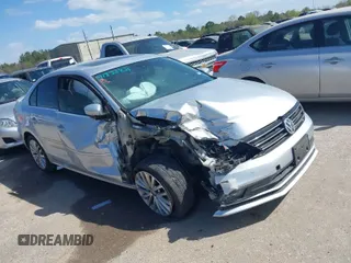 2016 Volkswagen Jetta Sedan 1.8T SEL with VIN 3VWL07AJ0GM330058, listed as a IAAI auction lot 41832211 with 1 mi miles. Bid and sale history available at carsss.com. Image 1.