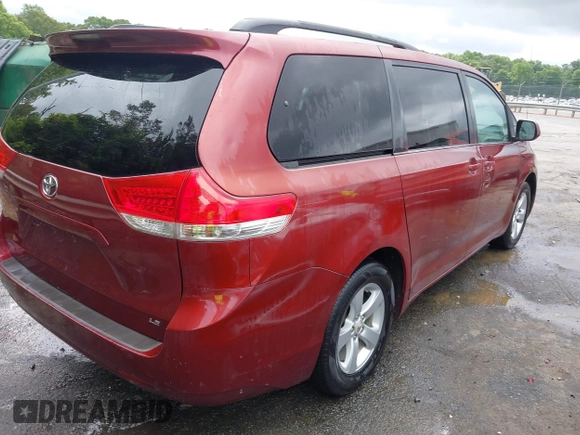 2012 Toyota Sienna z VIN 5TDKA3DC5CS012254, wystawiony jako IAAI lot #42367254 z przebiegiem 183 083 mil mil oraz . Historia ofert i sprzedaży dostępna na DreamBid. Obrazek 4.