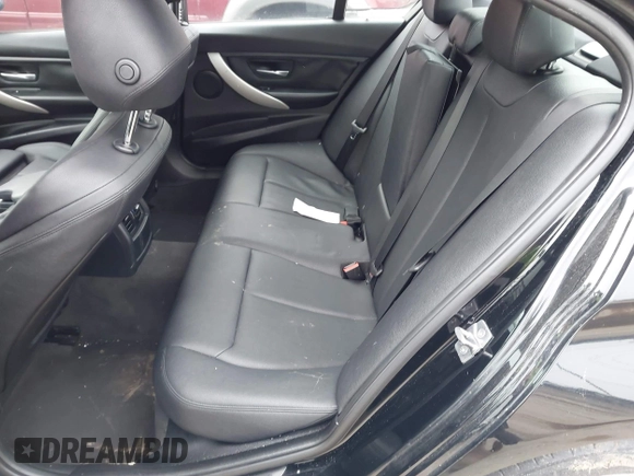 2013 BMW 3 Series 320i xDrive z VIN WBA3C3C50DF981783, wystawiony jako IAAI lot #42012328 z przebiegiem 110 268 mil mil oraz . Historia ofert i sprzedaży dostępna na DreamBid. Obrazek 8.