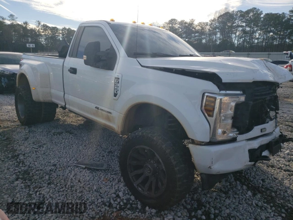 2018 Ford F-350 XL z VIN 1FTRF3DT9JEB35526, wystawiony jako Copart lot #37557924 z przebiegiem 151 676 mil mil oraz Szkoda całkowita • Salvage title. Historia ofert i sprzedaży dostępna na DreamBid. Obrazek 4.