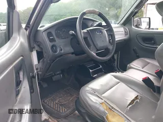 2008 Ford Ranger XL z VIN 1FTYR10D28PB04185, wystawiony jako IAAI lot #42227864 z przebiegiem 135 126 mil mil oraz . Historia ofert i sprzedaży dostępna na DreamBid. Obrazek 5.
