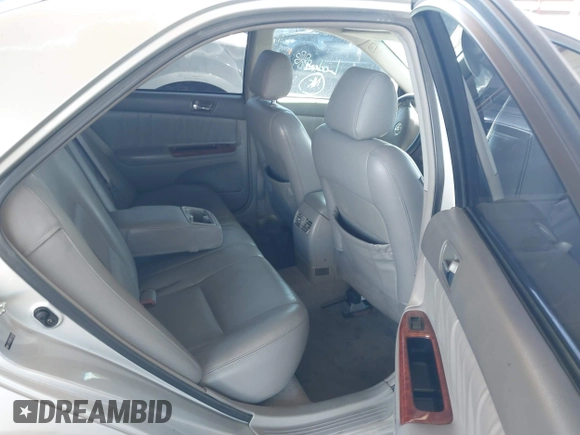 2006 Toyota Camry LE z VIN 4T1BF30K96U115963, wystawiony jako IAAI lot #41616833 z przebiegiem 237 404 mil mil oraz . Historia ofert i sprzedaży dostępna na DreamBid. Obrazek 8.