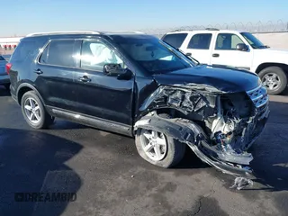 2018 Ford Explorer XLT z VIN 1FM5K7DH6JGC63123, wystawiony jako IAAI lot #41469314 z przebiegiem 66 035 mil mil oraz . Historia ofert i sprzedaży dostępna na DreamBid. Obrazek 1.