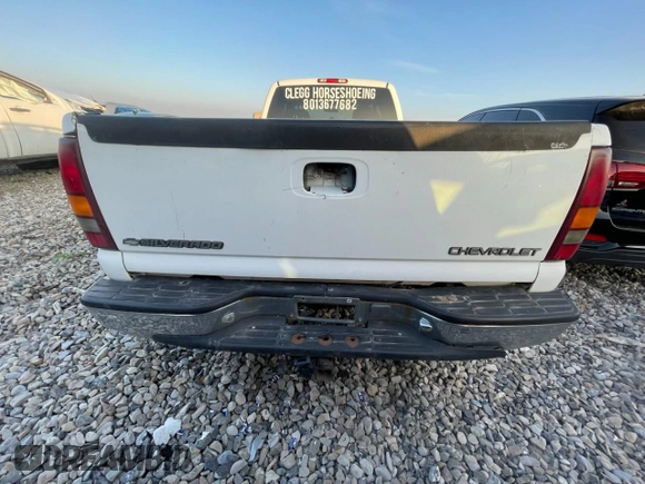 2001 Chevrolet Silverado 1500 LS with VIN 1GCEC19V11E232175, listed as a Copart auction lot 79202904 with 309,623 mi miles and Salvage Title. Bid and sale history available at DreamBid. Image 6.