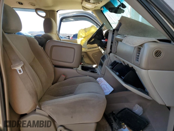 2003 Chevrolet Suburban LT with VIN 3GNGK26U33G203907, listed as a Copart auction lot 46903905 with 318,022 mi miles and Salvage Title. Bid and sale history available at carsss.com. Image 7.