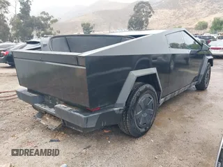 2024 Tesla Cybertruck z VIN 7G2CEHED6RA048460, wystawiony jako IAAI lot #42433721 z przebiegiem 8 019 mil mil oraz . Historia ofert i sprzedaży dostępna na DreamBid. Obrazek 4.