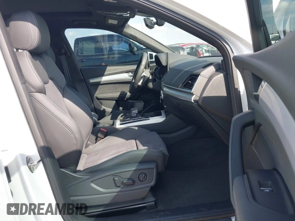 2024 Audi Q5 S line Premium Plus с VIN WA1E2AFYXR2135114, выставлен на аукционе IAAI как лот 41734594 с пробегом 2 354 миль миль и . История ставок и продаж доступна на DreamBid. Изображение 5.
