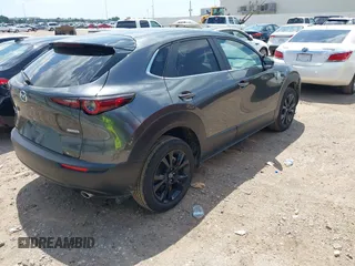 2024 Mazda CX-30 S Select Sport z VIN 3MVDMBBM5RM626265, wystawiony jako IAAI lot #42220770 z przebiegiem 17 895 mil mil oraz . Historia ofert i sprzedaży dostępna na DreamBid. Obrazek 4.