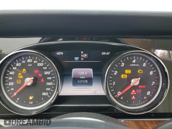 2017 Mercedes-Benz E 300 Luxury with VIN WDDZF4KB9HA108172, listed as a Copart auction lot 60645625 with 117,175 mi miles and Clean title. Bid and sale history available at DreamBid. Image 9.