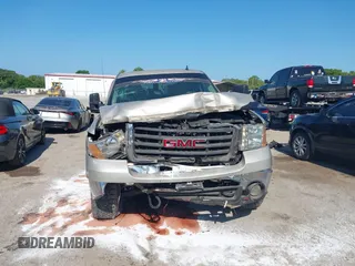 2007 GMC Sierra 2500HD SLT z VIN 1GTHK29667E565320, wystawiony jako IAAI lot #42128165 z przebiegiem 210 268 mil mil oraz . Historia ofert i sprzedaży dostępna na DreamBid. Obrazek 6.