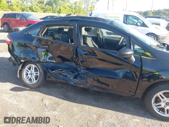 2019 Ford Fiesta SE z VIN 3FADP4BJ2KM159022, wystawiony jako IAAI lot #42269813 z przebiegiem 55 107 mil mil oraz . Historia ofert i sprzedaży dostępna na DreamBid. Obrazek 6.