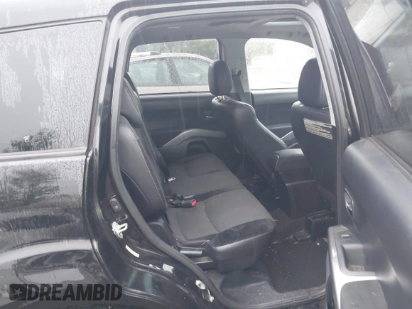 2010 Mitsubishi Outlander SE with VIN JA4AS3AW8AZ005036, listed as a IAAI auction lot 42184336 with 224,226 mi miles and . Bid and sale history available at DreamBid. Image 8.