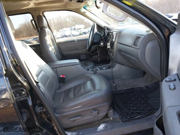 2003 Ford Explorer XLT with VIN 1FMDU73KX3ZA70158, listed as a IAAI auction lot 41417637 with 278,023 mi miles. Bid and sale history available at carsss.com. Image 5.