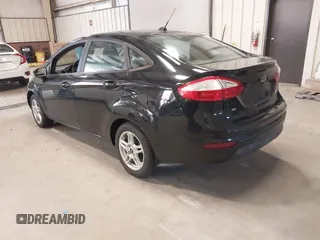 2018 Ford Fiesta SE z VIN 3FADP4BJ3JM141658, wystawiony jako IAAI lot #41737201 z przebiegiem 92 078 mil mil oraz . Historia ofert i sprzedaży dostępna na DreamBid. Obrazek 3.