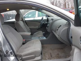 2010 Nissan Altima 2.5 SL with VIN 1N4AL2AP8AC133274, listed as a IAAI auction lot 41523789 with 206,003 mi miles. Bid and sale history available at carsss.com. Image 5.