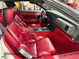 1989 Chevrolet Corvette z VIN 1G1YY2189K512420, wystawiony jako Copart lot #60937345 z przebiegiem 106 500 mil mil oraz Czysty tytuł • Clean title. Historia ofert i sprzedaży dostępna na DreamBid. Obrazek 9.