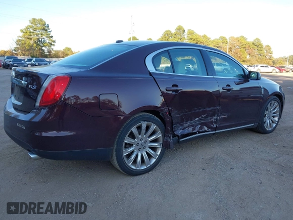 2011 Lincoln MKS z VIN 1LNHL9DRXBG606788, wystawiony jako IAAI lot #40963426 z przebiegiem 127 108 mil mil oraz . Historia ofert i sprzedaży dostępna na DreamBid. Obrazek 4.