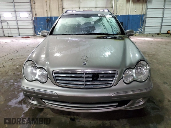 2005 Mercedes-Benz C 240 z VIN WDBRH81J35F615621, wystawiony jako Copart lot #41866855 z przebiegiem 99 269 mil mil oraz Tytuł czysty. Historia ofert i sprzedaży dostępna na DreamBid. Obrazek 5.