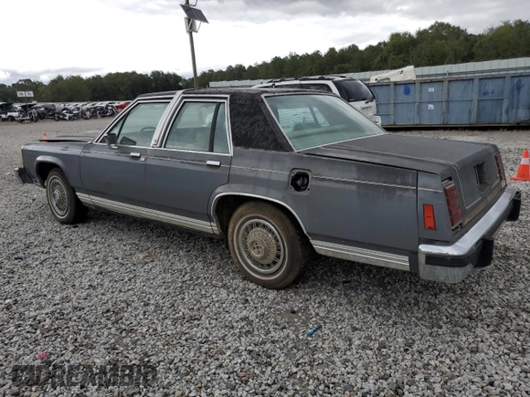 1985 Ford Crown Victoria z VIN 2FABP43F6FX102527, wystawiony jako Copart lot #71747574 z przebiegiem 50 249 mil mil oraz Nie do naprawy. Historia ofert i sprzedaży dostępna na DreamBid. Obrazek 2.