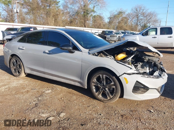 2023 Kia K5 GT-Line z VIN 5XXG64J22PG224836, wystawiony jako IAAI lot #41743997 z przebiegiem 26 633 mil mil oraz . Historia ofert i sprzedaży dostępna na DreamBid. Obrazek 1.