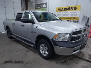 2017 Ram 1500 ST z VIN 1C6RR7ST7HS746577, wystawiony jako IAAI lot #41337306 z przebiegiem 111 878 mil mil oraz . Historia ofert i sprzedaży dostępna na DreamBid. Obrazek 1.