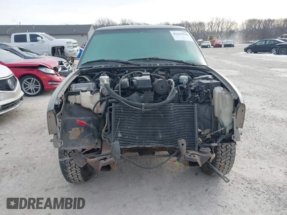 1998 GMC Sonoma with VIN 1GTCS1442W8521368, listed as a IAAI auction lot 41225556 with 108,201 mi miles. Bid and sale history available at carsss.com. Image 6.