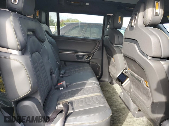 2023 Rivian R1S Adventure z VIN 7PDSGABAXPN019516, wystawiony jako Copart lot #73248104 z przebiegiem 11 525 mil mil oraz Szkody całkowita. Historia ofert i sprzedaży dostępna na DreamBid. Obrazek 11.