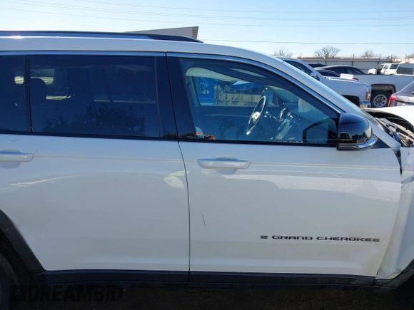 2022 Jeep Grand Cherokee Limited z VIN 1C4RJKBG7N8622646, wystawiony jako IAAI lot #41322751 z przebiegiem 37 728 mil mil oraz . Historia ofert i sprzedaży dostępna na DreamBid. Obrazek 14.