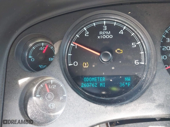 2010 Chevrolet Suburban LS with VIN 1GNUKHE31AR165699, listed as a IAAI auction lot 41509508 with 260,762 mi miles. Bid and sale history available at carsss.com. Image 7.