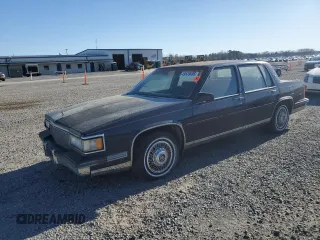 1988 Cadillac DeVille z VIN 1G6CD5155J4240666, wystawiony jako Copart lot #49539095 z przebiegiem 158 777 mil mil oraz Czysty tytuł • Clean title. Historia ofert i sprzedaży dostępna na DreamBid. Obrazek 1.