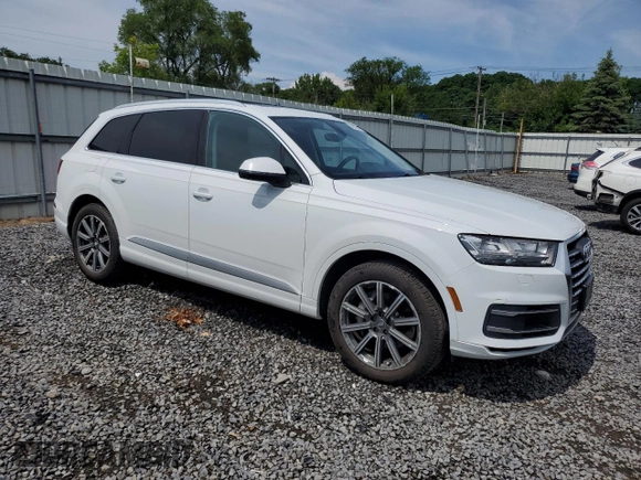 2019 Audi Q7 Premium Plus with VIN WA1LHAF71KD047849, listed as a Copart auction lot 64418045 with 59,686 mi miles and Salvage title. Bid and sale history available at DreamBid. Image 4.