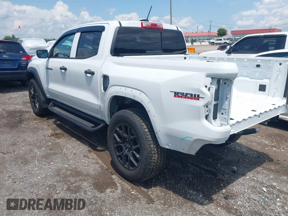 2024 Chevrolet Colorado 4WD Trail Boss z VIN 1GCPTEEKXR1227510, wystawiony jako IAAI lot #42685724 z przebiegiem 9 472 mil mil oraz . Historia ofert i sprzedaży dostępna na DreamBid. Obrazek 3.