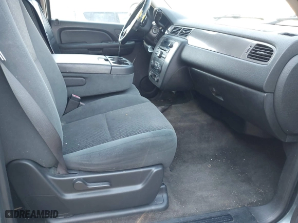 2008 Chevrolet Avalanche LT w/2LT with VIN 3GNEC12018G104236, listed as a IAAI auction lot 42059800 with 239,869 mi miles. Bid and sale history available at carsss.com. Image 5.