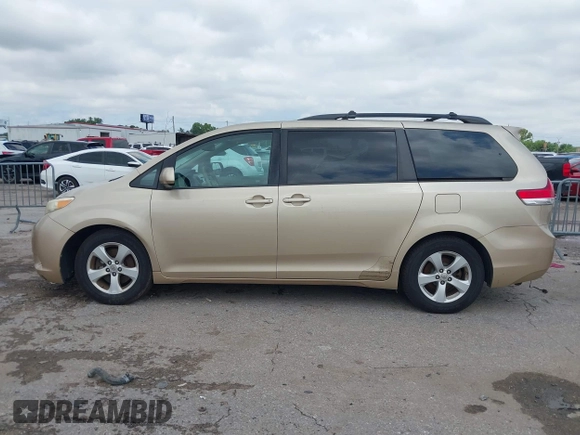 2011 Toyota Sienna LE AAS with VIN 5TDKK3DC4BS037240, listed as a IAAI auction lot 42091924 with 160,748 mi miles. Bid and sale history available at carsss.com. Image 15.