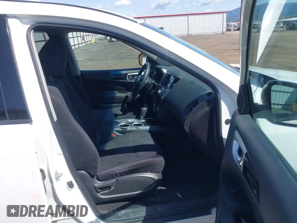 2016 Nissan Pathfinder S with VIN 5N1AR2MN6GC621811, listed as a IAAI auction lot 42151171 with 153,696 mi miles. Bid and sale history available at carsss.com. Image 5.