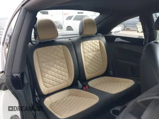 2019 Volkswagen Beetle S with VIN 3VWFD7AT2KM701622, listed as a IAAI auction lot 41520300 with 1 mi miles. Bid and sale history available at carsss.com. Image 8.