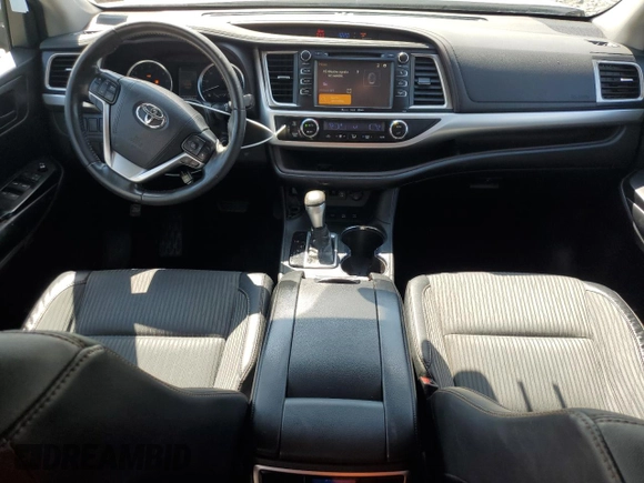 2018 Toyota Highlander LE with VIN 5TDBZRFH0JS809397, listed as a Copart auction lot 61502315 with 131,864 mi miles and Salvage title. Bid and sale history available at DreamBid. Image 8.