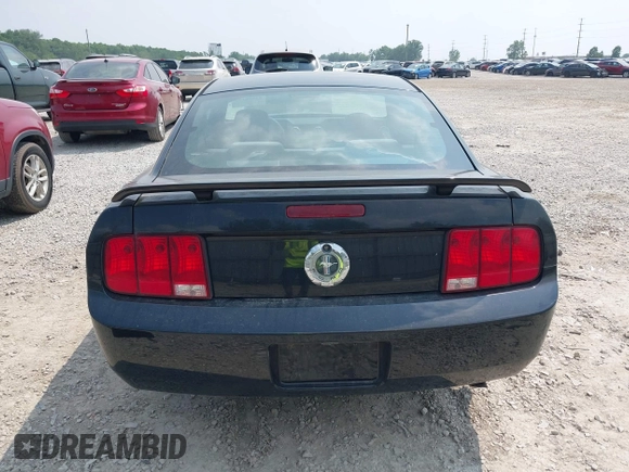 2005 Ford Mustang Deluxe z VIN 1ZVFT80N355240212, wystawiony jako IAAI lot #42426192 z przebiegiem 68 742 mil mil oraz . Historia ofert i sprzedaży dostępna na DreamBid. Obrazek 16.